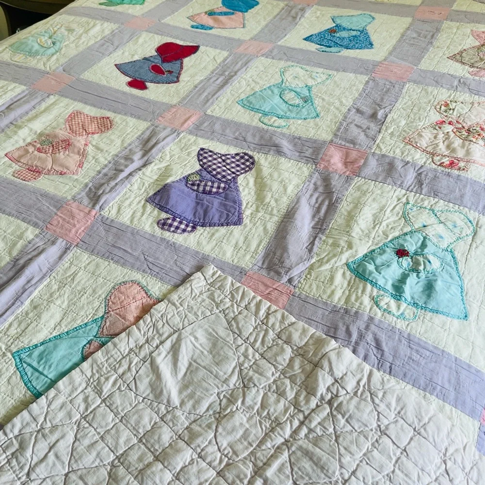 VINTAGE/ANTIQUE Handmade Quilt SUNBONNET SUE Pastel Hues Cotton Cottage Shabby